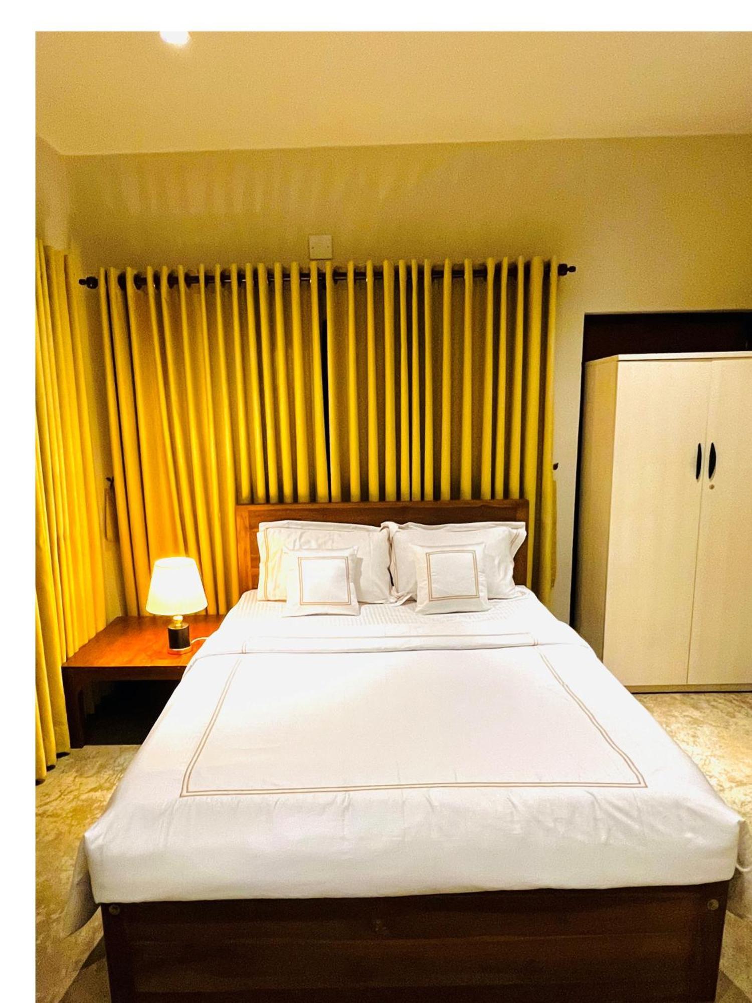 Ceylon Kingsmen Garden Hotel - Katunayake Негомбо Екстериор снимка